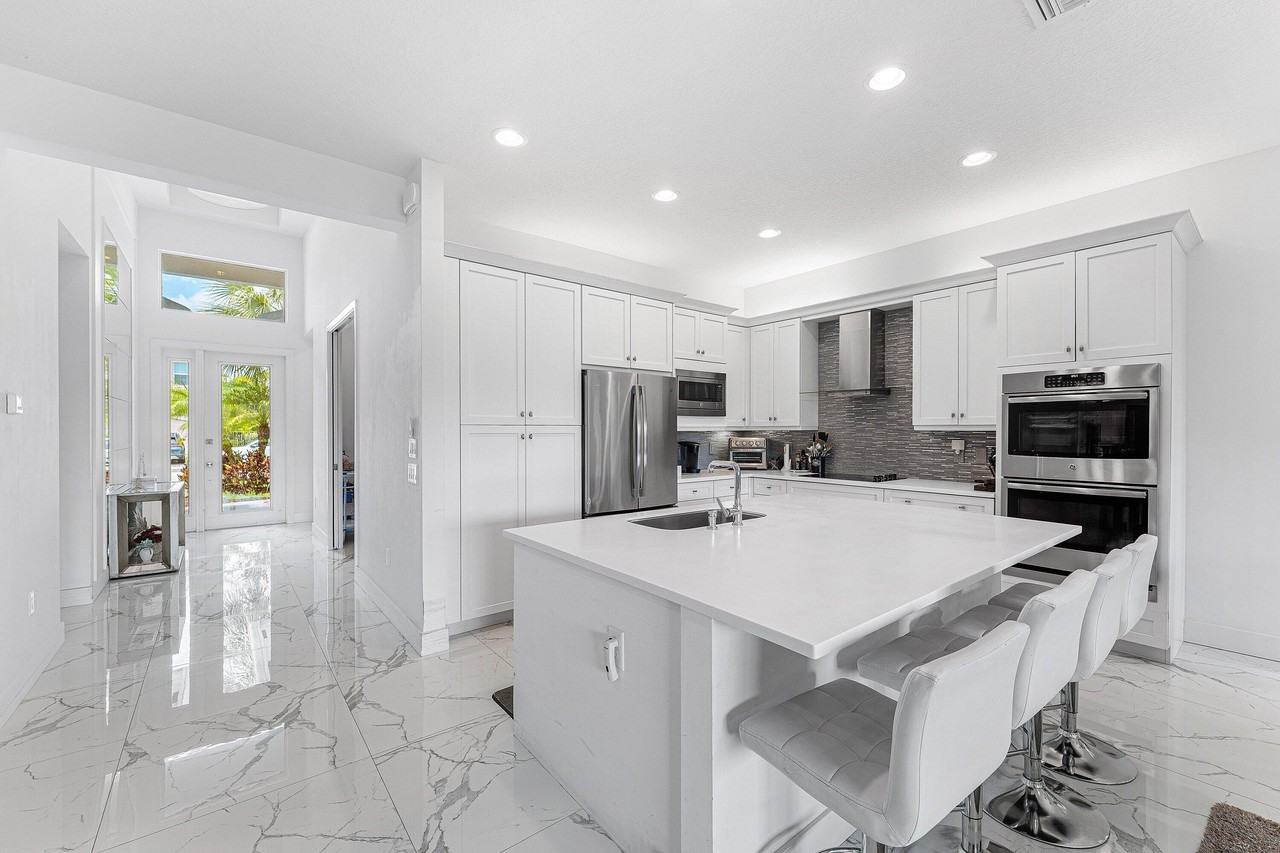 15262 Cherry Creek Ln - Photo 4 of 35