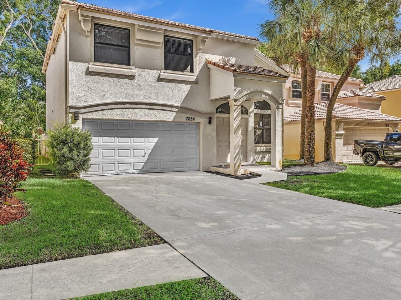 7834 Oak Grove Cir - Photo 2 of 50