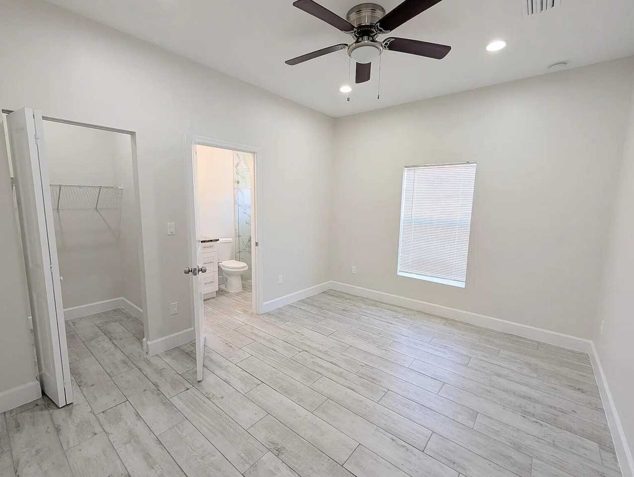 1562 W 26th Ct - Photo 7 of 16