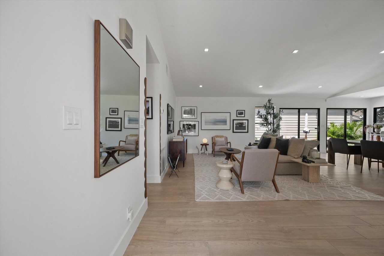 2515 Bedford Mews Dr - Photo 4 of 35