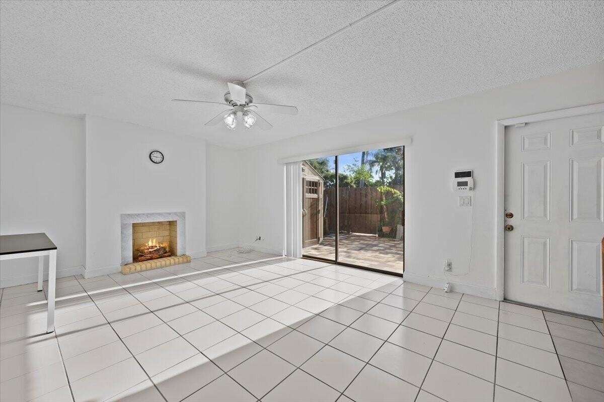 1560 Forest Lakes Cir #C - Photo 4 of 23