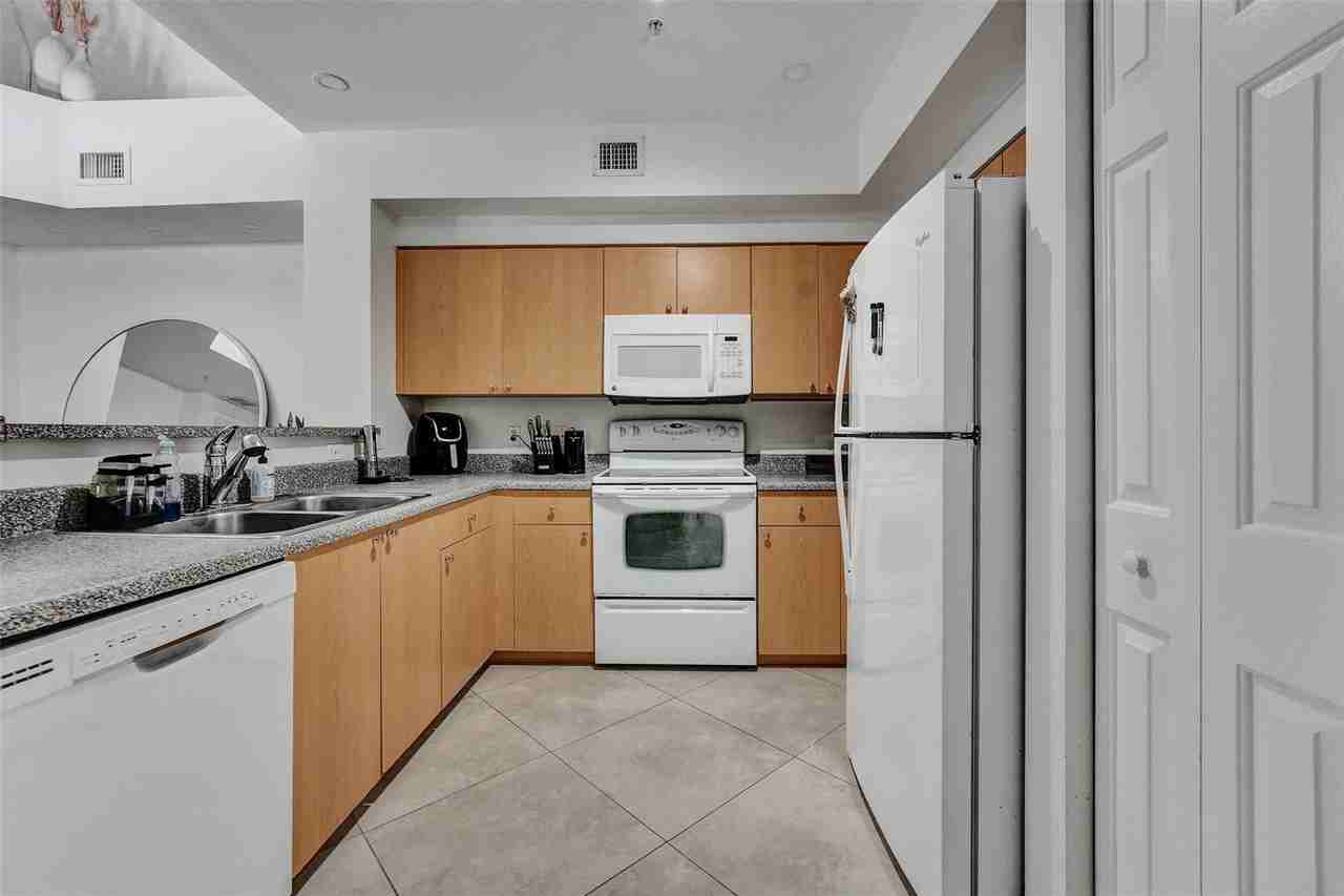 7940 N Nob Hill Rd #304 - Photo 3 of 38