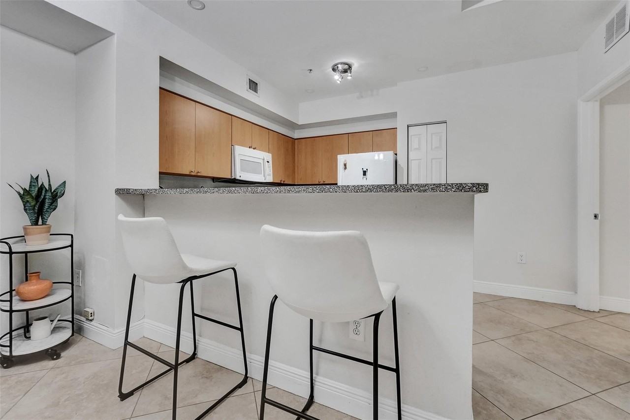 7940 N Nob Hill Rd #304 - Photo 6 of 38