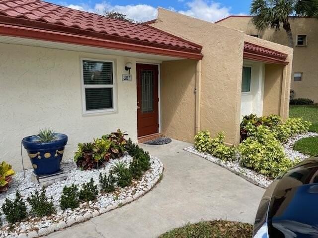 307 Lake Evelyn Dr - Photo 2 of 50