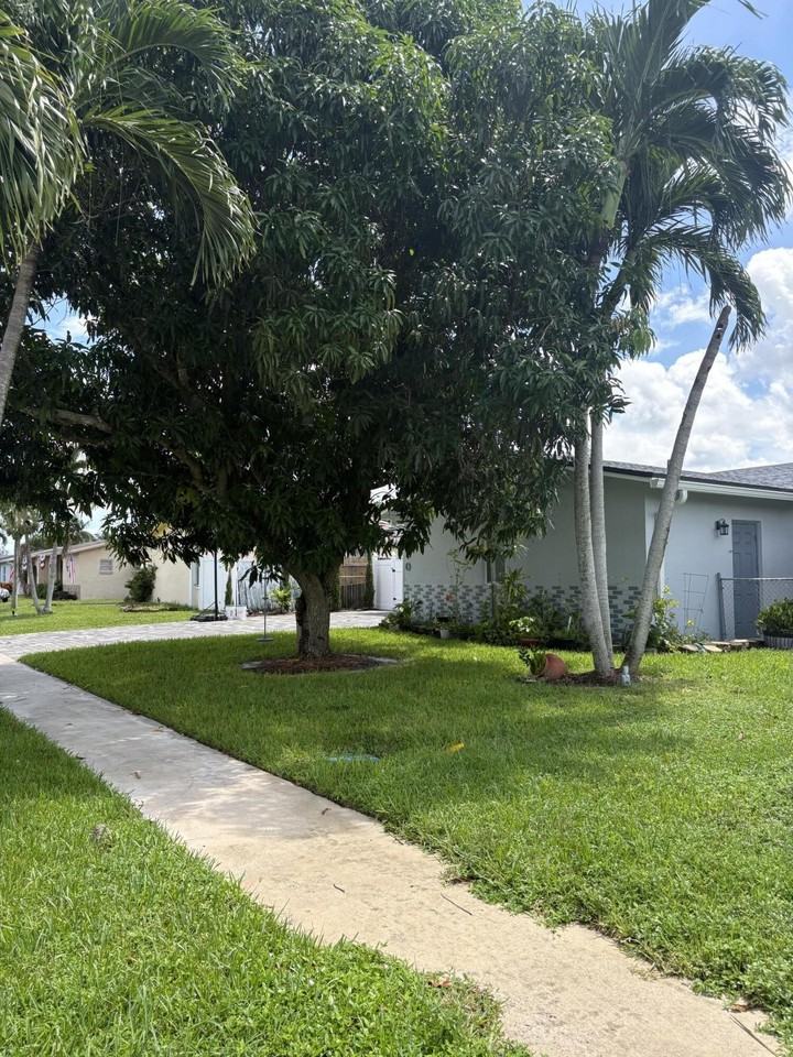8250 Sw 8th Ct - Photo 4 of 50