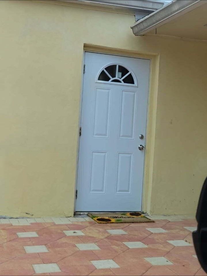 7751 Nw 41st St - Photo 2 of 5