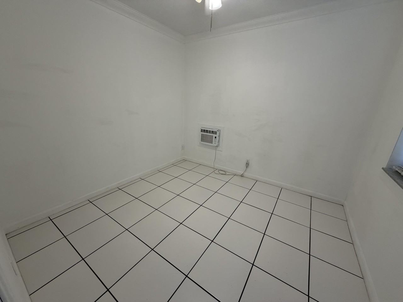421 Ne 11th St #5 - Photo 3 of 17