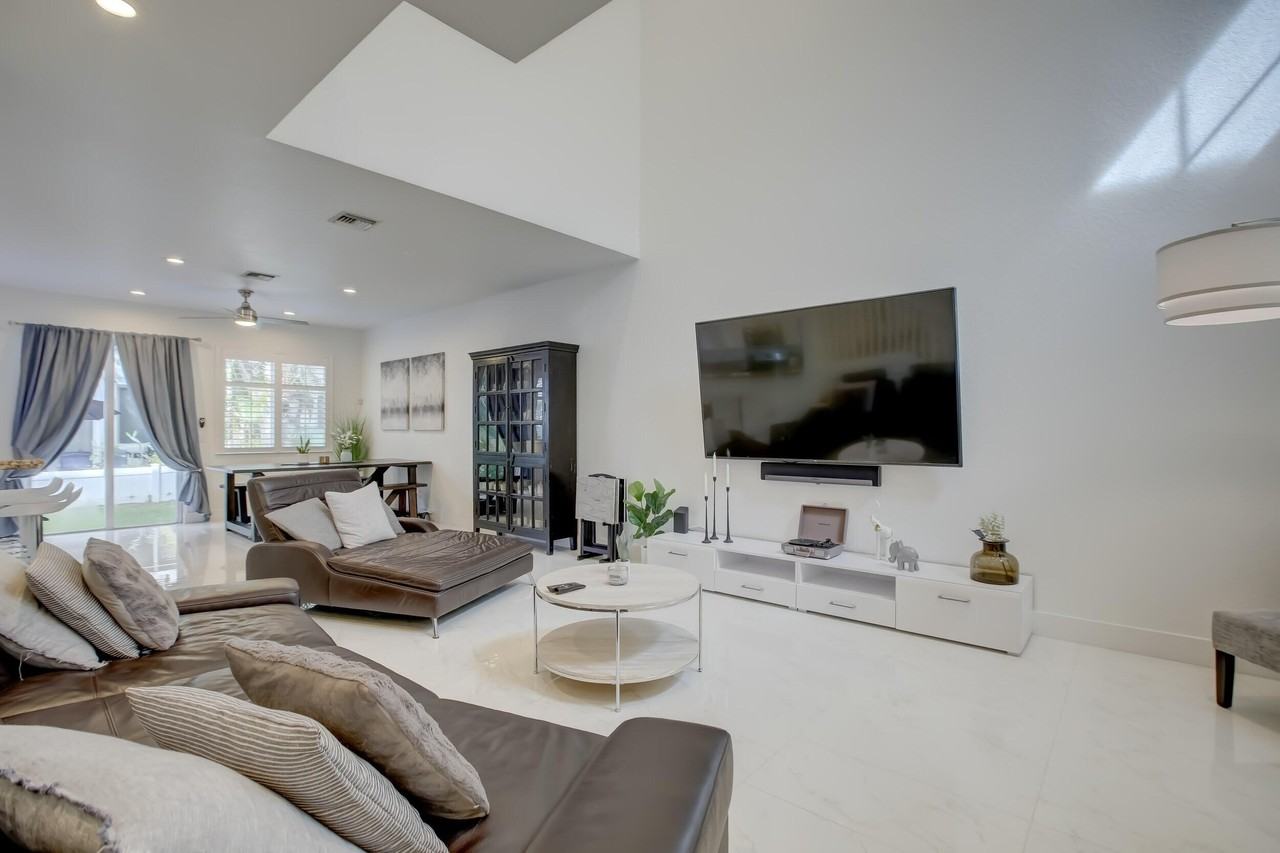 131 Se 7th Way #131 - Photo 3 of 48