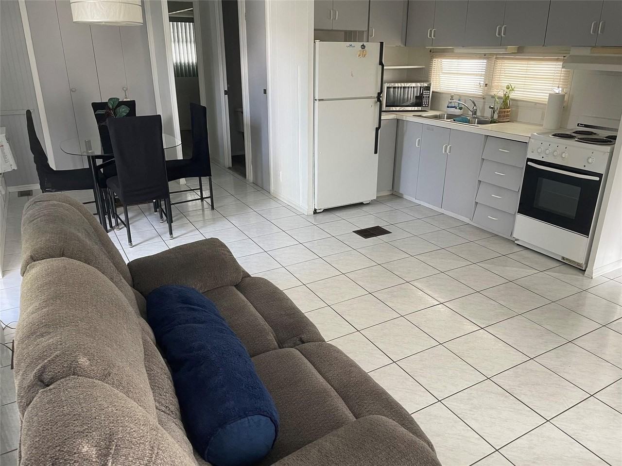 812 Sw 1st Ct - Photo 2 of 9