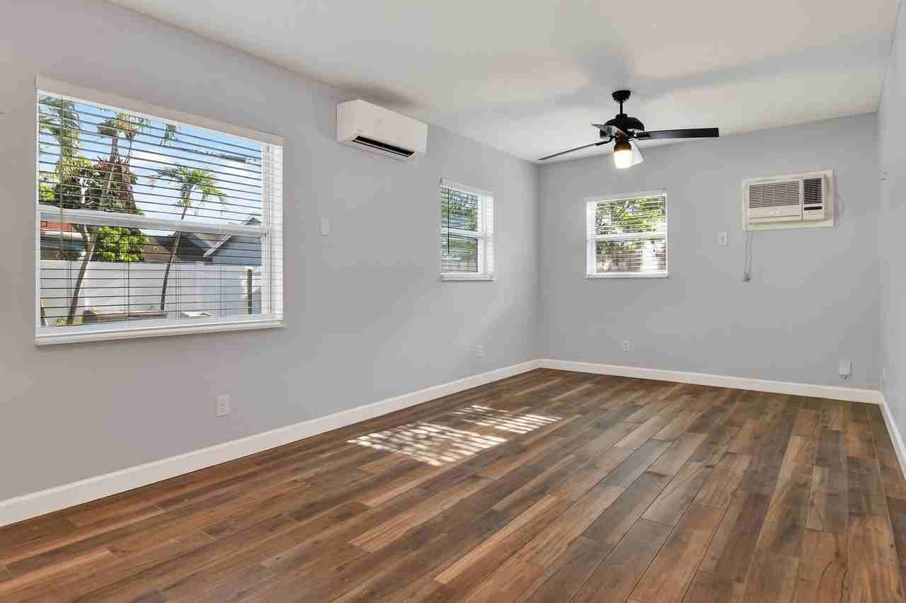 715 Green St - Photo 2 of 9