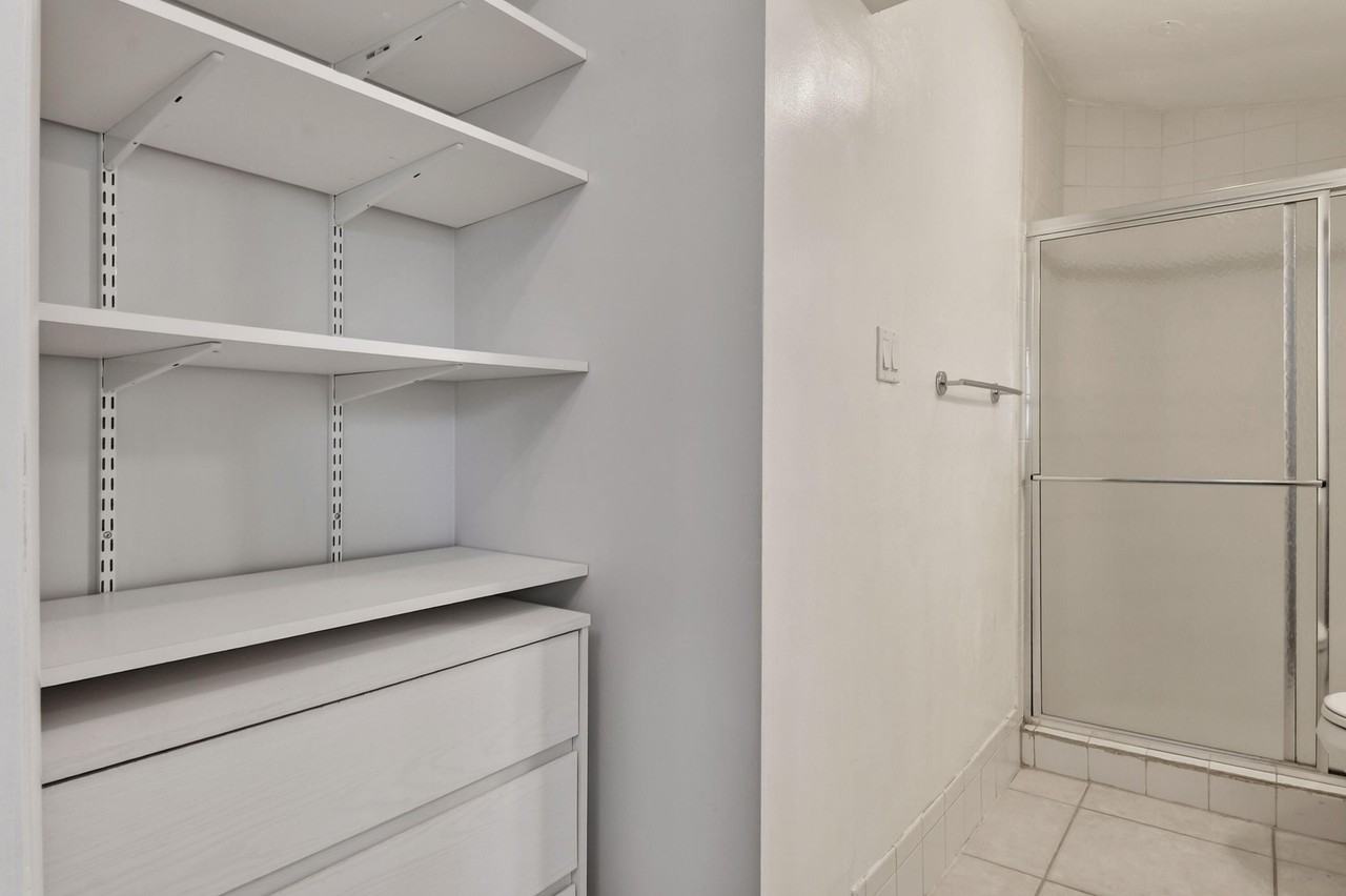 715 Green St - Photo 5 of 9