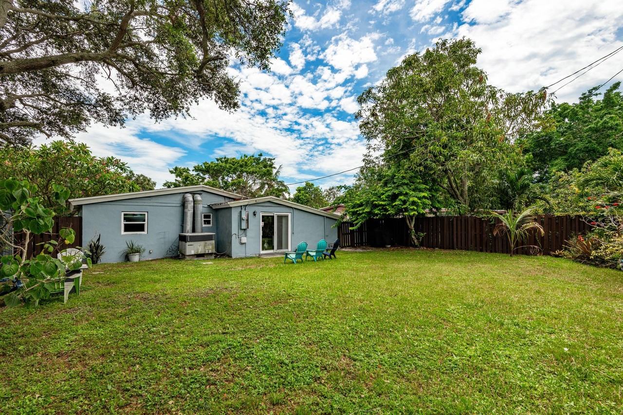 5631 Freedom St - Photo 4 of 31
