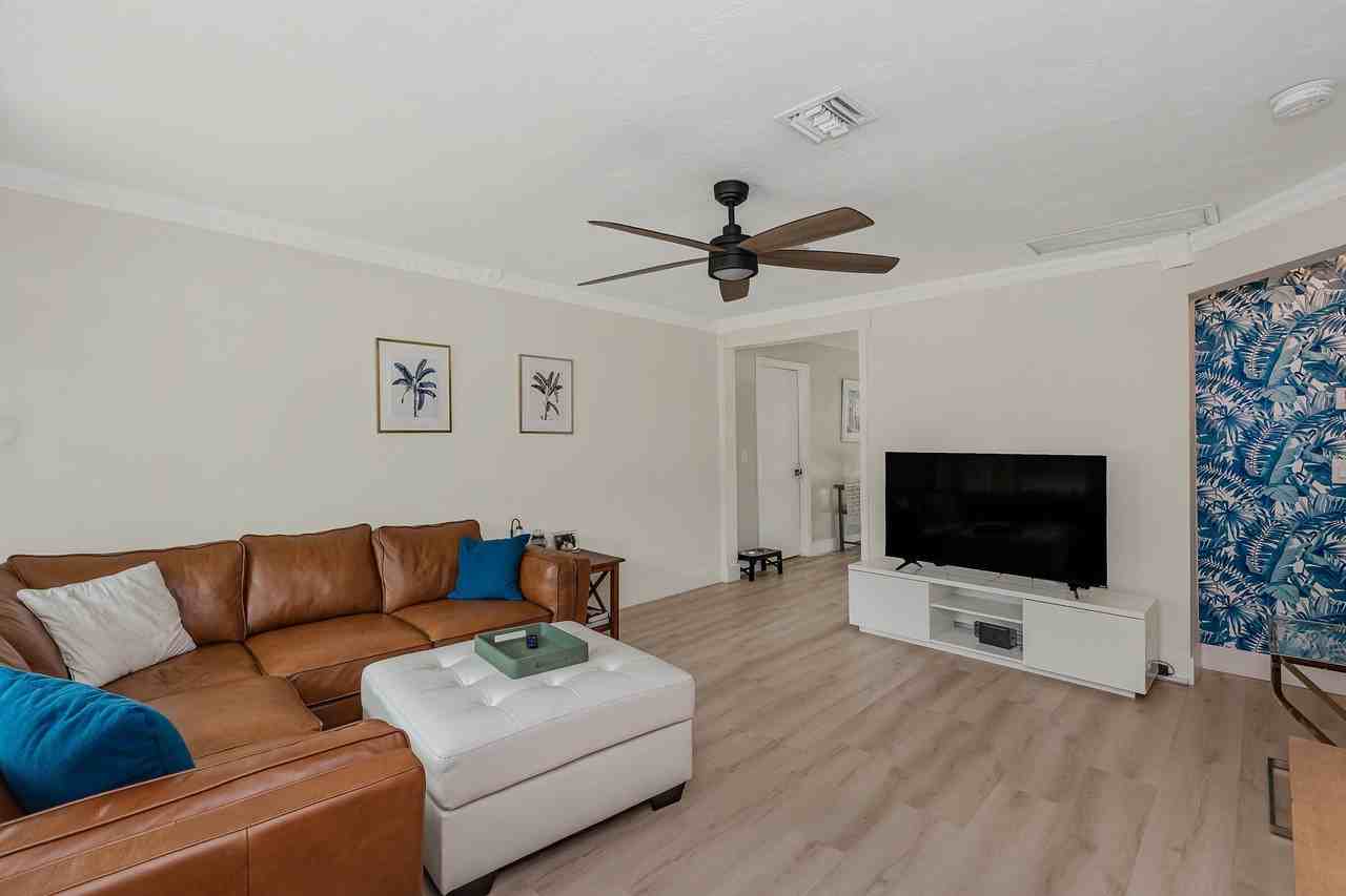 5631 Freedom St - Photo 5 of 31