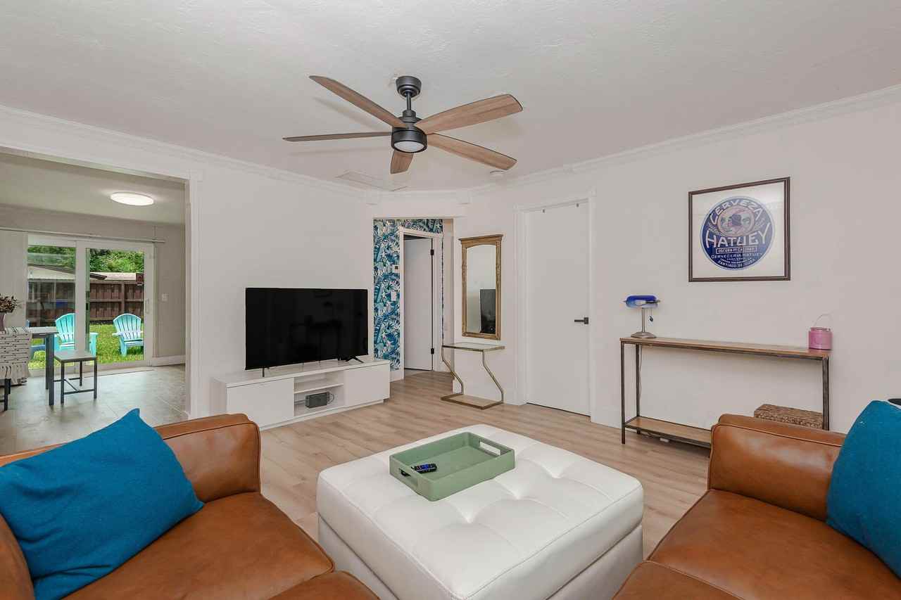5631 Freedom St - Photo 6 of 31