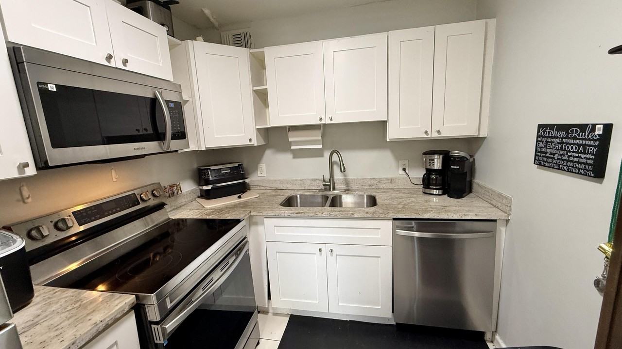 1037 Ashby D - Photo 2 of 50