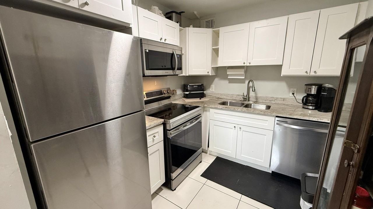 1037 Ashby D - Photo 3 of 50