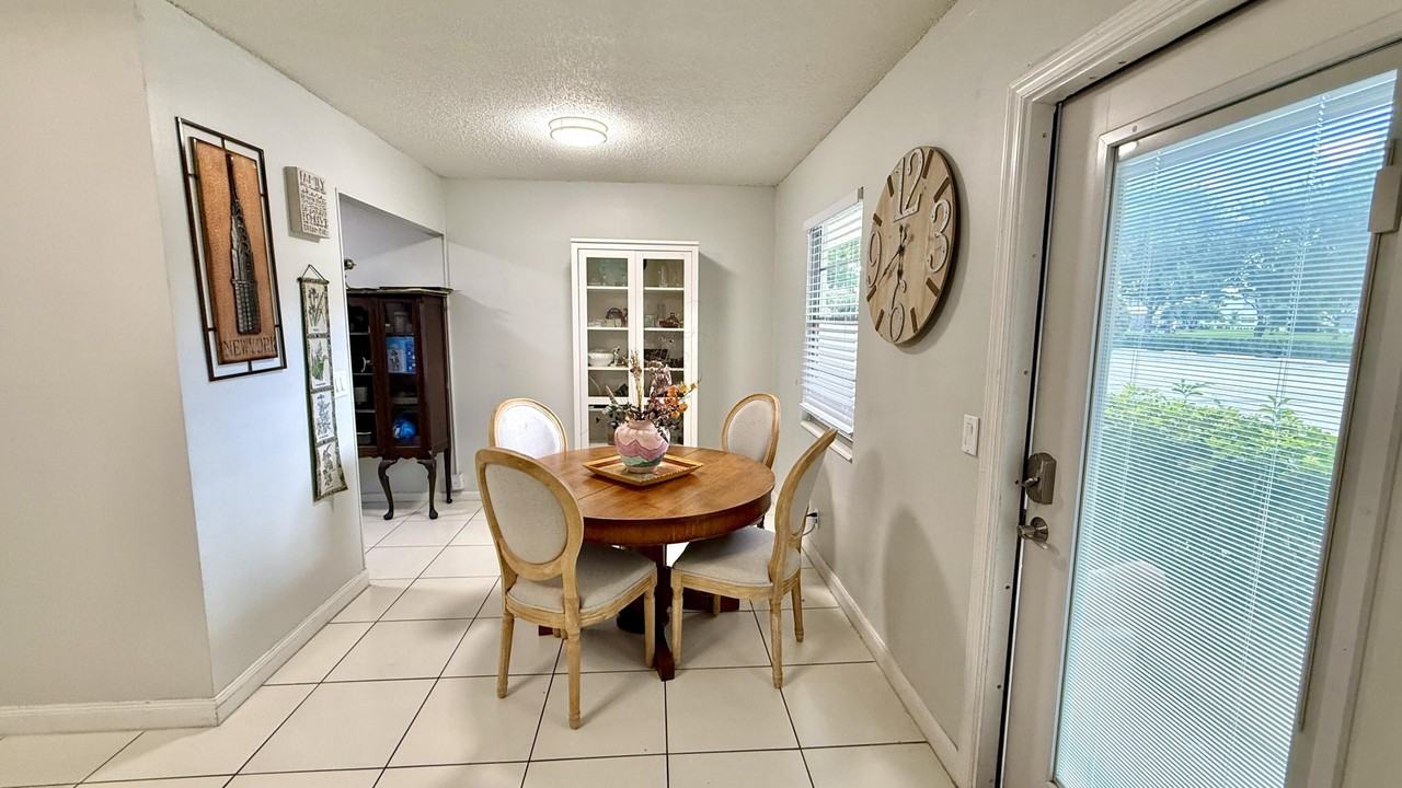 1037 Ashby D - Photo 5 of 50