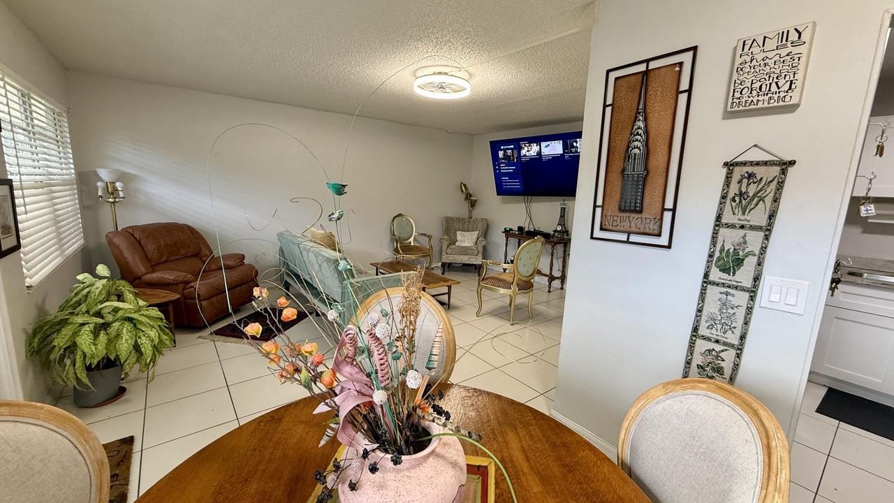 1037 Ashby D - Photo 6 of 50