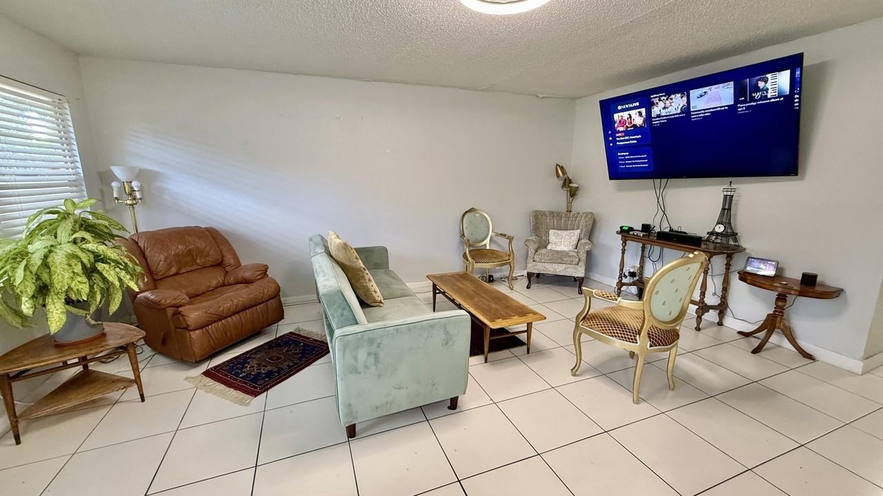 1037 Ashby D - Photo 7 of 50