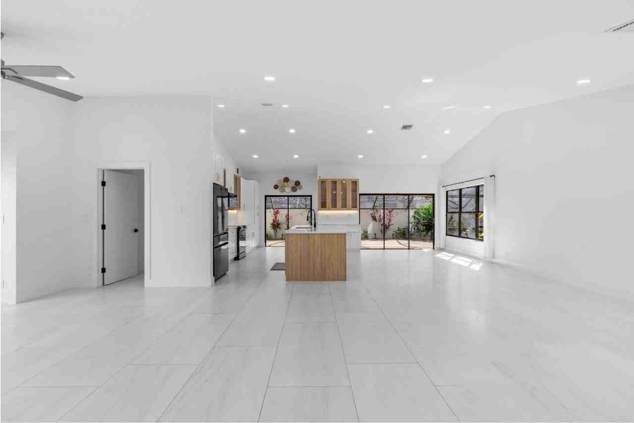 21326 Campo Allegro Dr - Photo 2 of 29