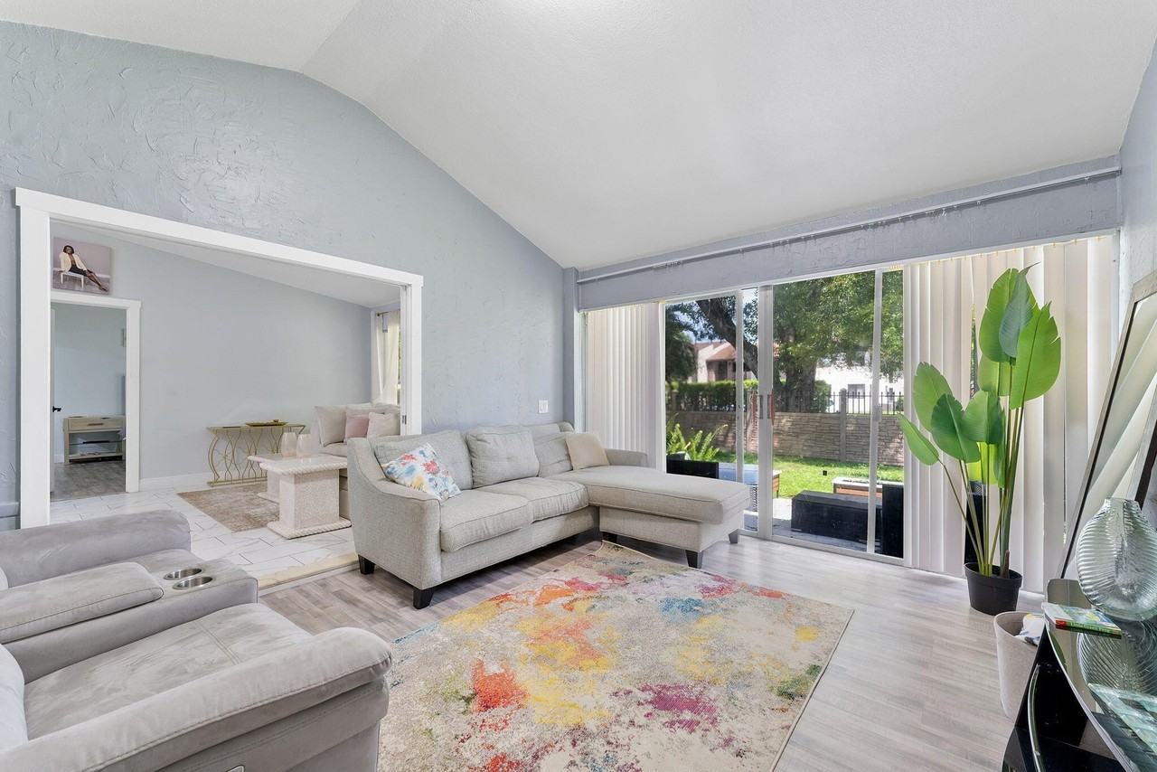 5380 Lakewood Cir S #B - Photo 3 of 31