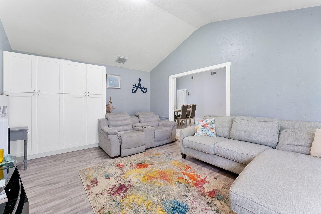 5380 Lakewood Cir S #B - Photo 4 of 31