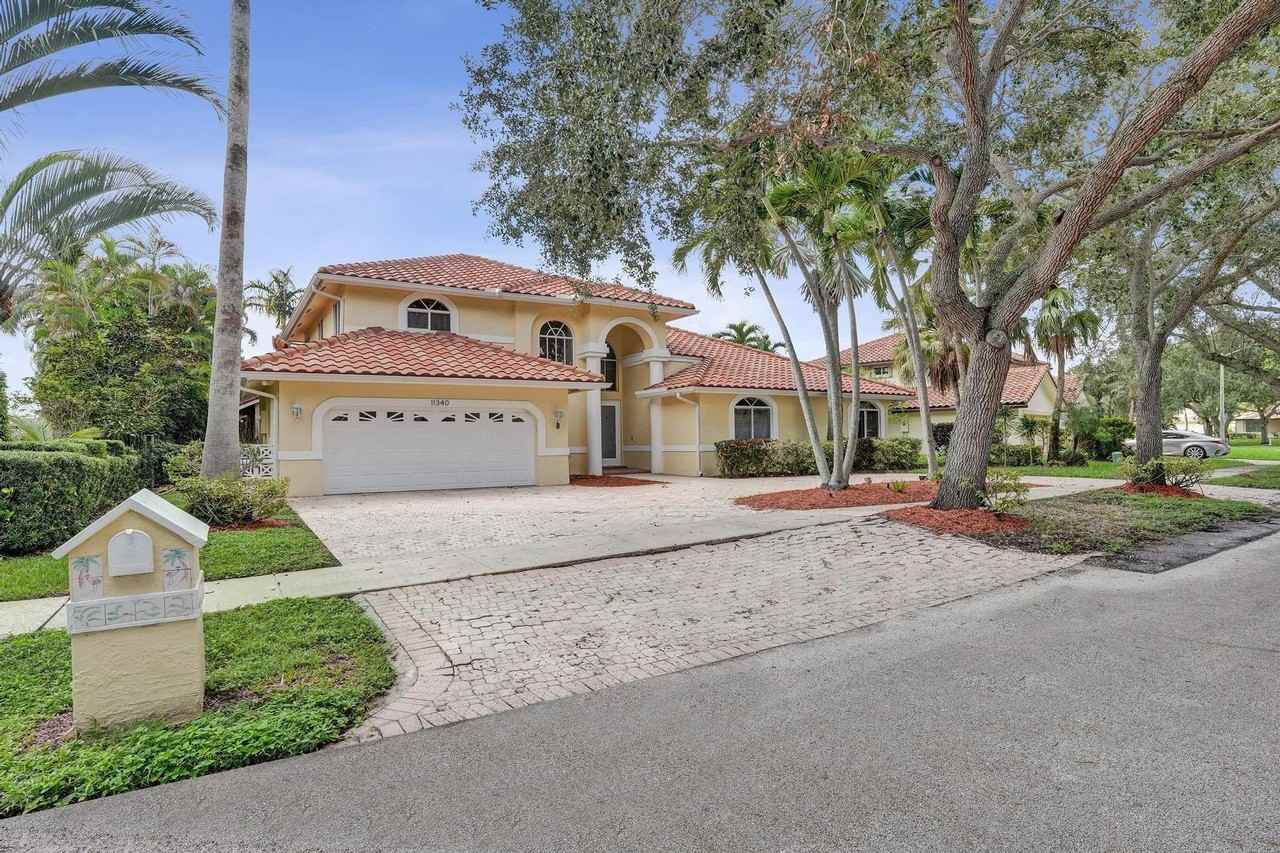11340 Lake Shore Dr - Photo 4 of 50