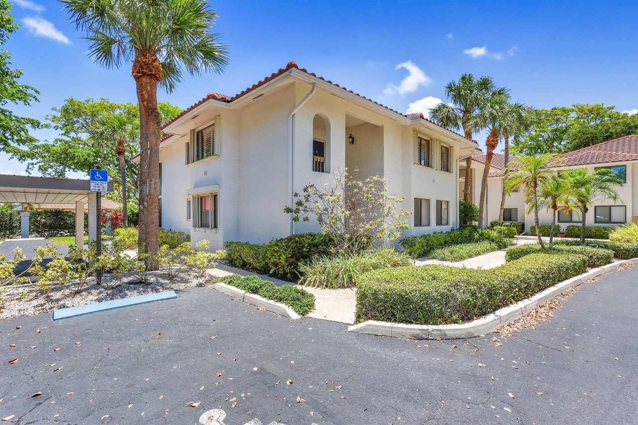 60 Pelican Pointe Dr #201 - Photo 4 of 50
