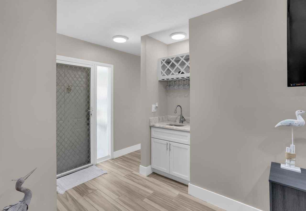 60 Pelican Pointe Dr #201 - Photo 5 of 50