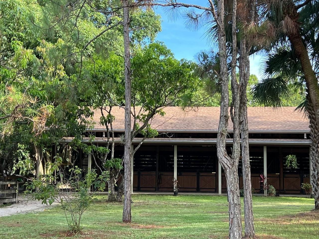 1711 Stallion Dr - Photo 2 of 21