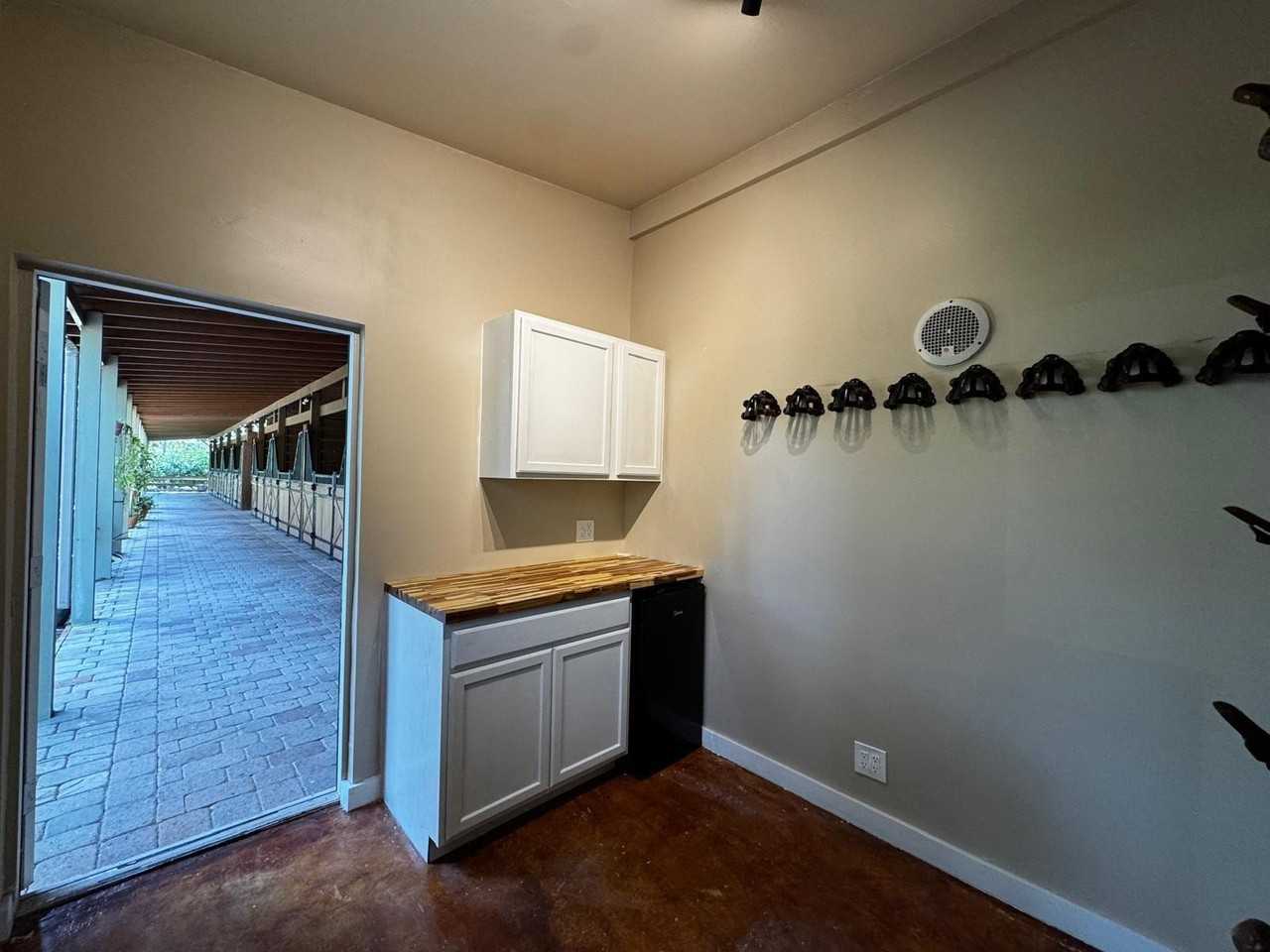 1711 Stallion Dr - Photo 7 of 21