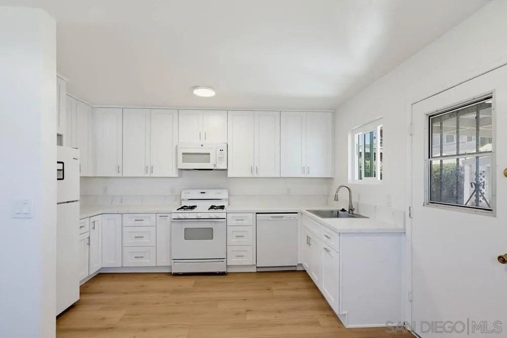 2805 Massachusetts Ave - Photo 7 of 32