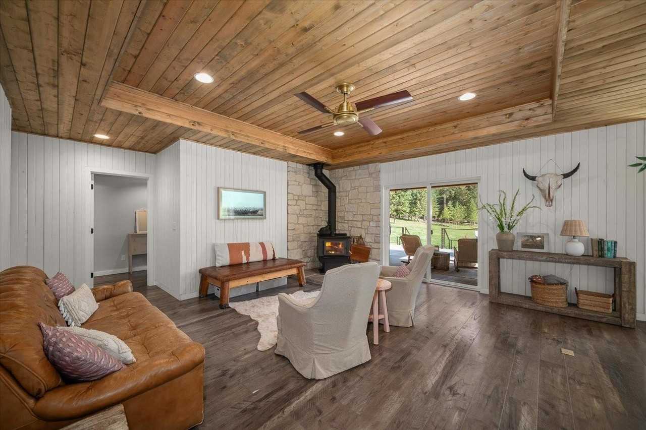 822 Little Spokane River Rd - Photo 3 of 19