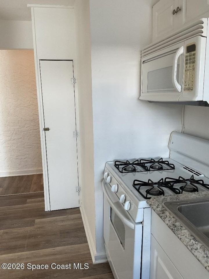 658 Young St #1 - Photo 7 of 21