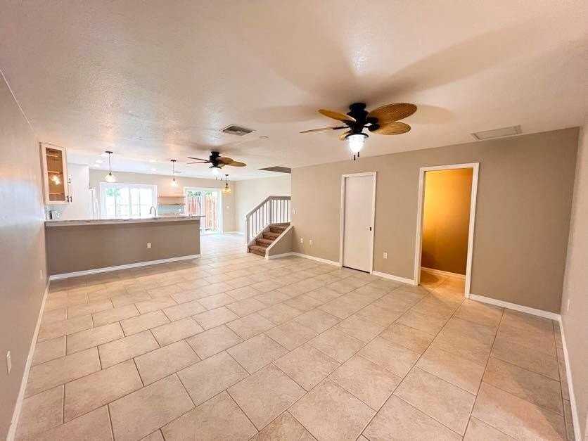 207 Cherie Down Ln - Photo 3 of 33