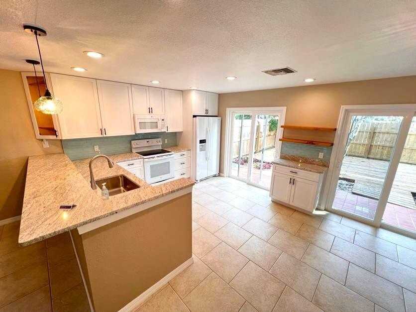 207 Cherie Down Ln - Photo 6 of 33