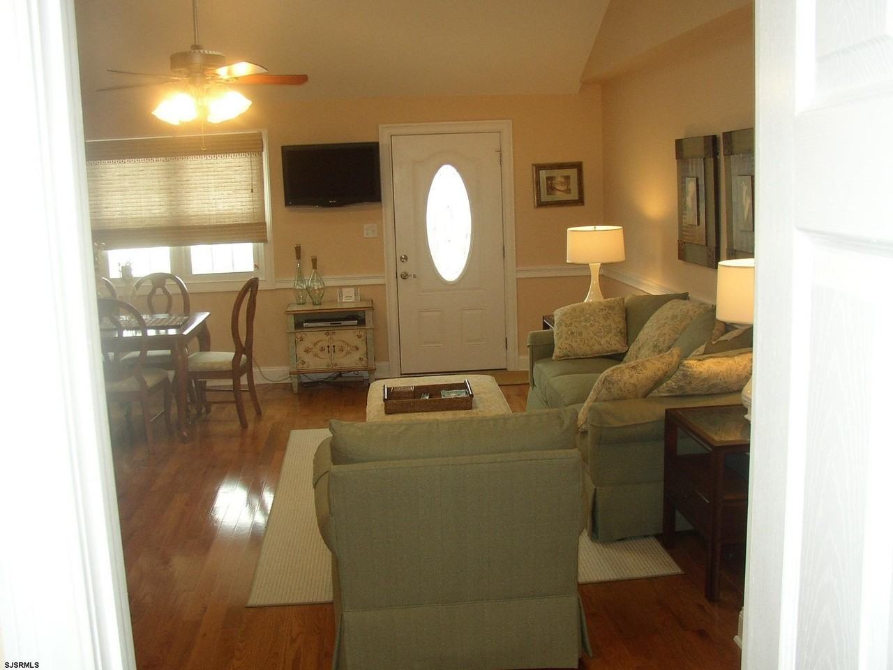 25 N Jefferson Ave #C - Photo 3 of 9