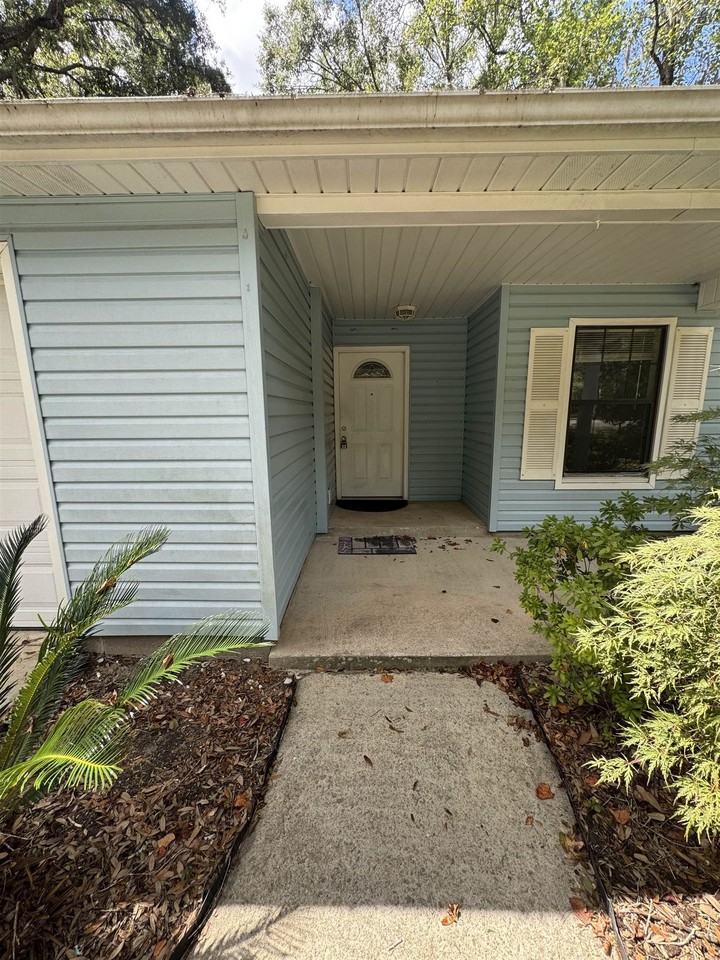 2768 Faringdon Dr - Photo 3 of 18