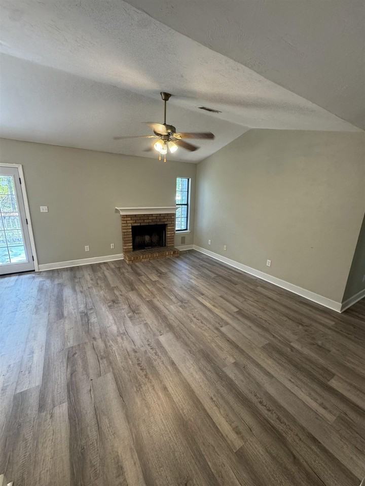 2768 Faringdon Dr - Photo 5 of 18