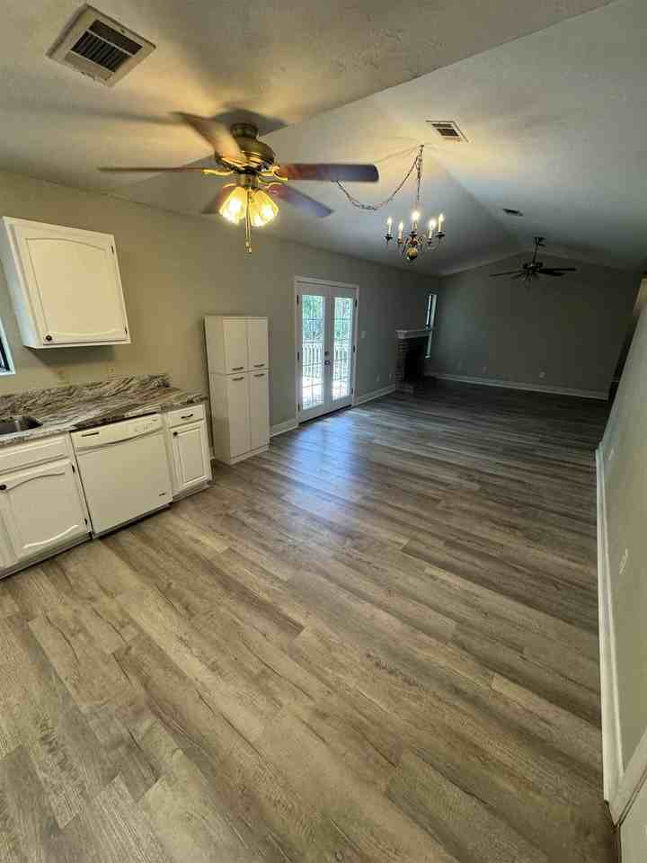 2768 Faringdon Dr - Photo 7 of 18