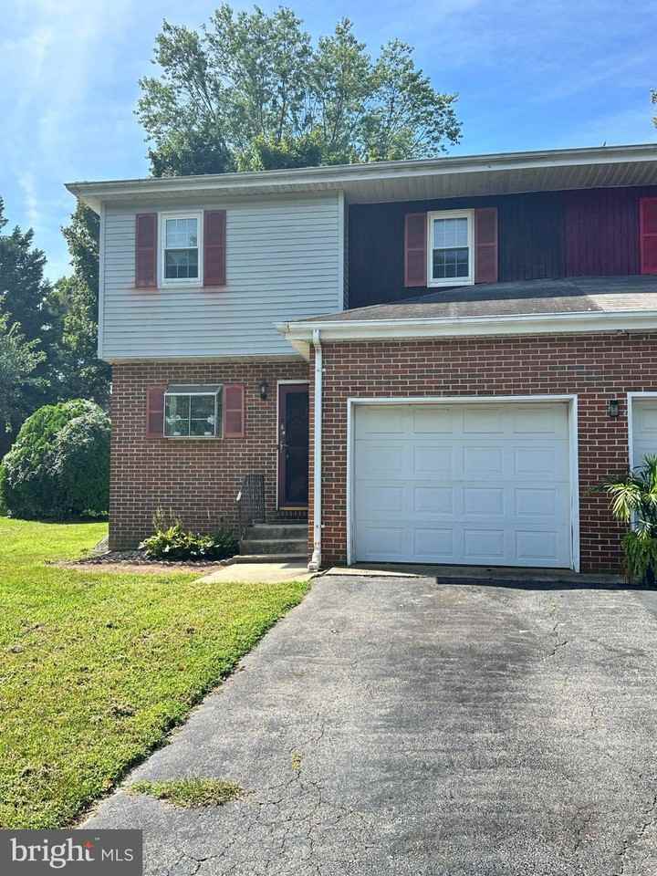 840 Woodcrest Dr - Photo 3 of 15