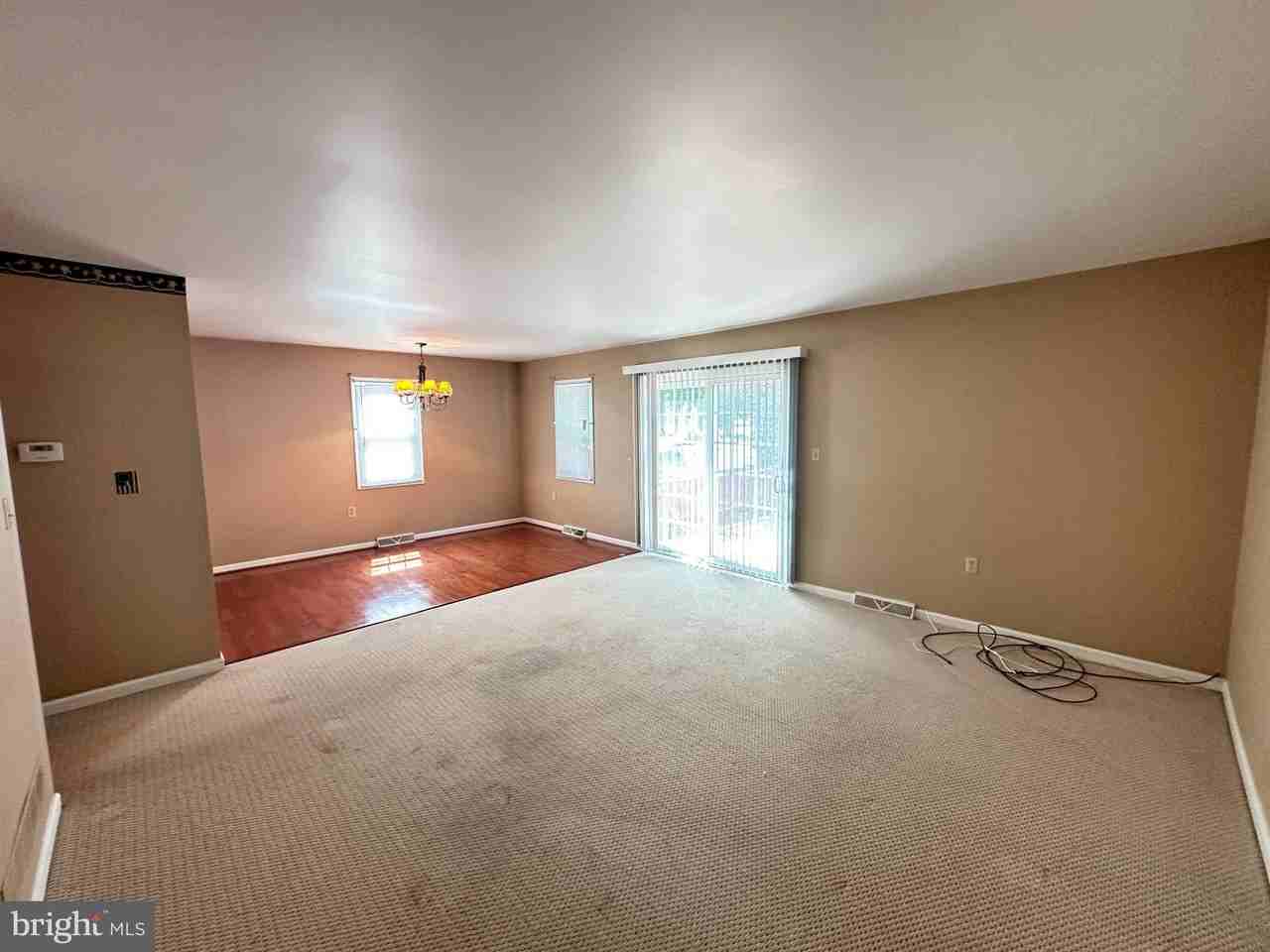 840 Woodcrest Dr - Photo 5 of 15