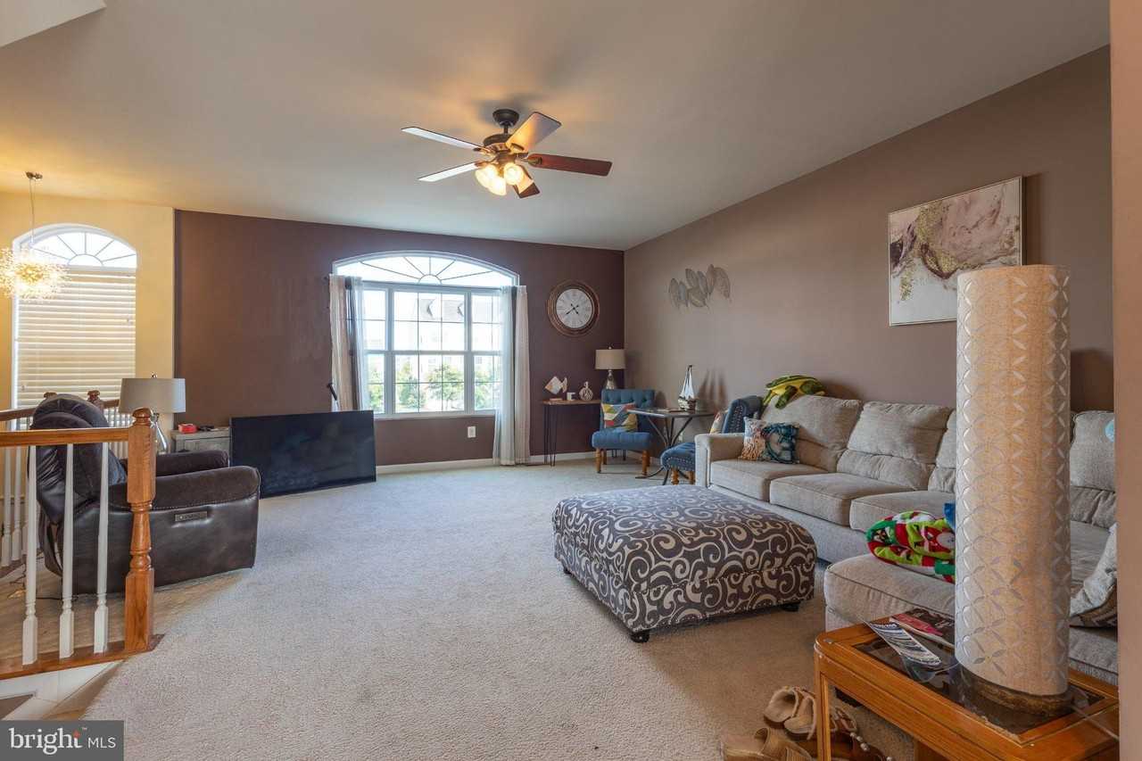 29849 Plantation Lakes Blvd - Photo 2 of 20