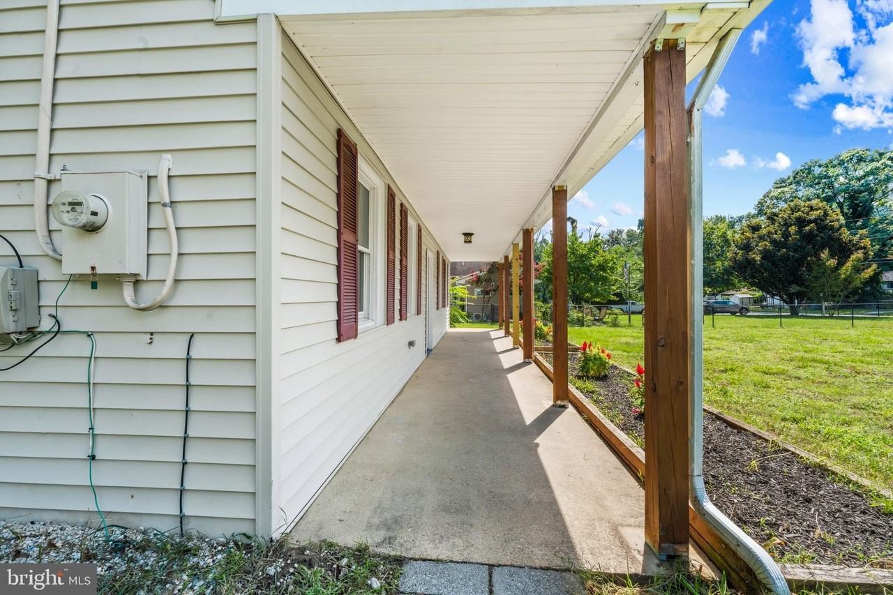 1342 Edna Rd - Photo 4 of 31