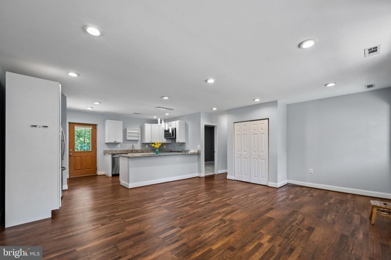 1342 Edna Rd - Photo 6 of 31