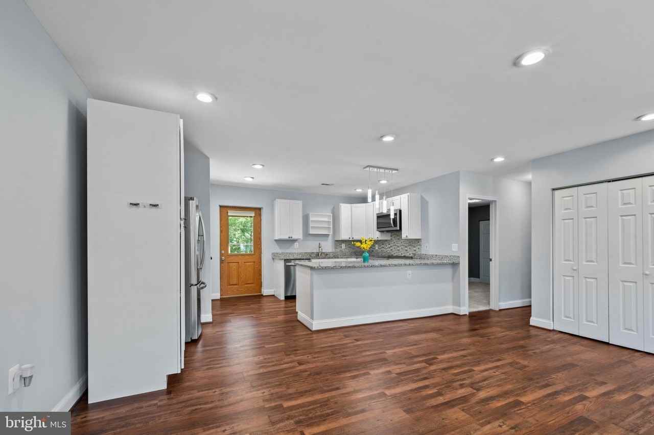 1342 Edna Rd - Photo 7 of 31