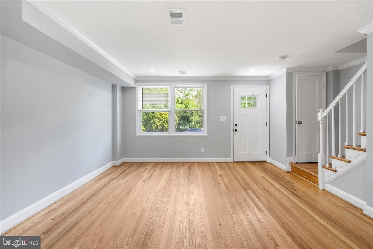 3551 Shannon Dr - Photo 2 of 14