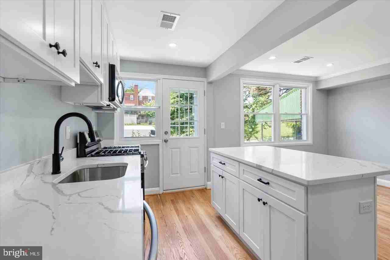 3551 Shannon Dr - Photo 7 of 14