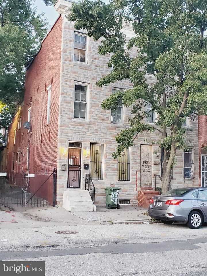 1424 W Pratt St #1 - Photo 2 of 20