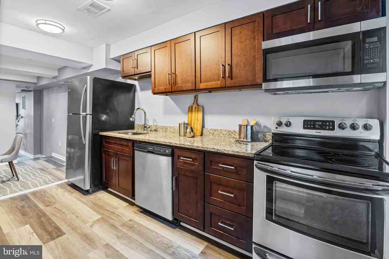 1629 E Oliver St - Photo 6 of 32
